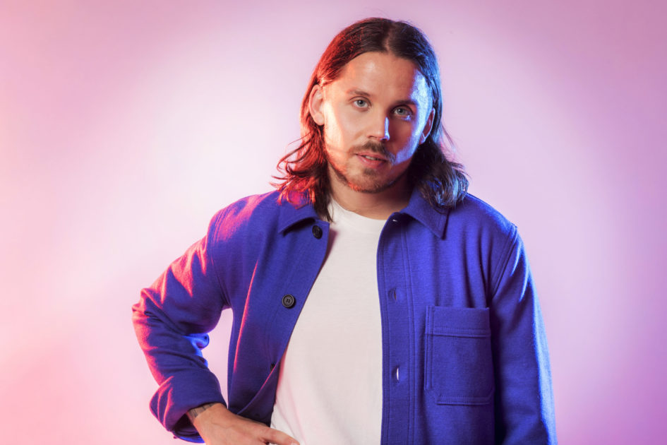 Bidragsbibeln: Albin JohnsÃ©n med â€Livet bÃ¶rjar nuâ€ i