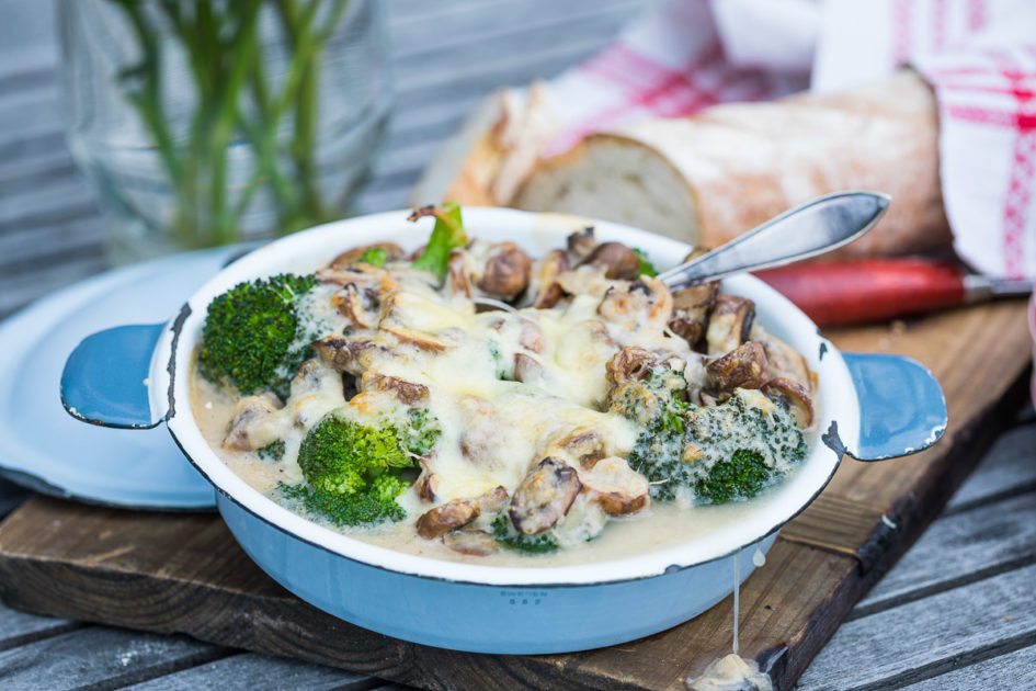 Broccoligratäng med champinjoner & ost